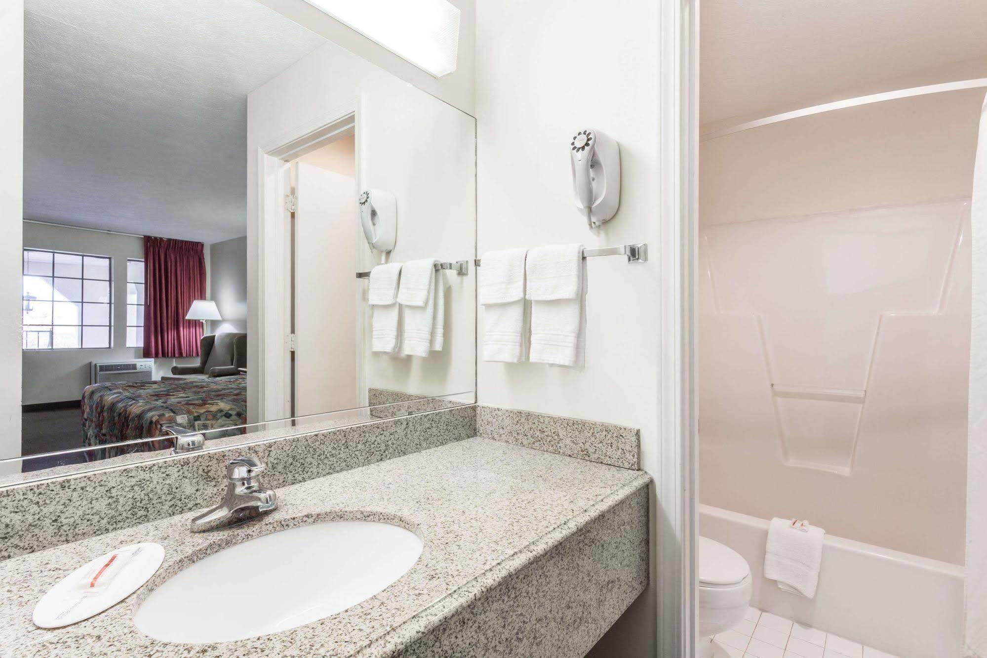 Red Roof Inn Cadiz Zewnętrze zdjęcie