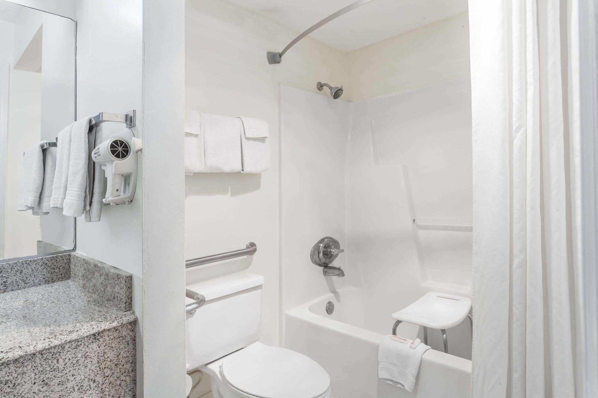Red Roof Inn Cadiz Zewnętrze zdjęcie